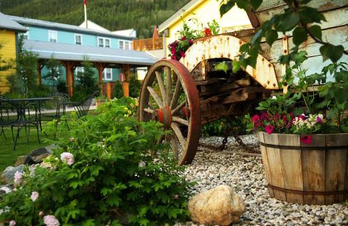 Dawson City Hotel | Holland America Dawson City Inn