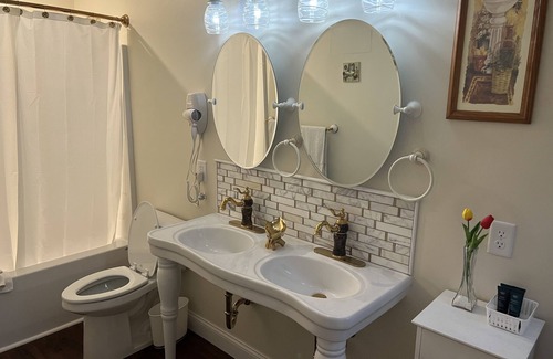 Holland Bed & Breakfast | Holland Farmhouse Inn B & B