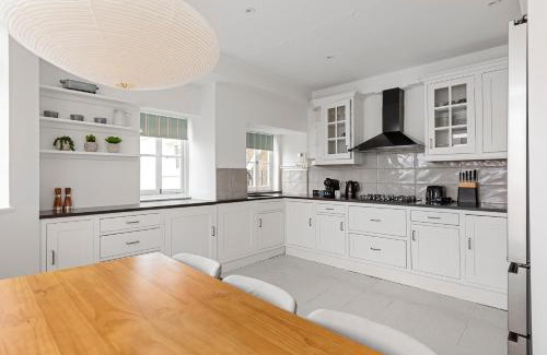 Holland Park Apartment | Holland Park 2 Bedroom Apartment