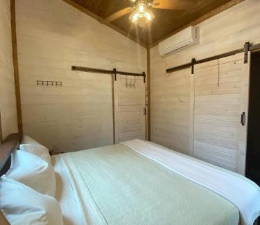 Linden House | Hollow Branch Hideaway