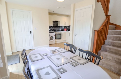 Alford Cottage | HOLLY COTTAGE, family friendly, with a garden in Alford