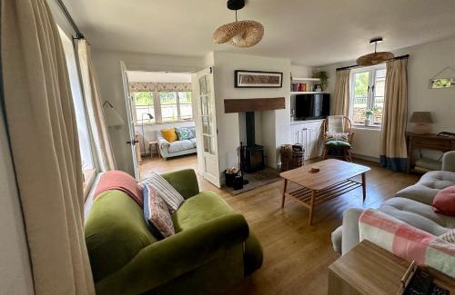 Ampney Crucis House | Holly Cottage