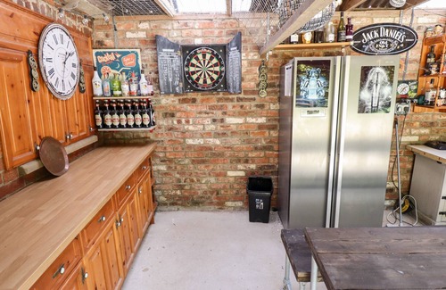 Holton Le Clay Cottage | Holly Cottage