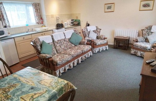 Llangeler Cottage | Holly Cottage, Newcastle Emlyn