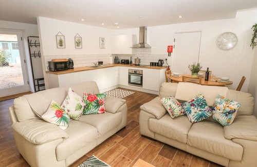 Hollow Meadows Cottage | HOLLY COTTAGE, pet friendly in Bolsterstone/Ewden Village