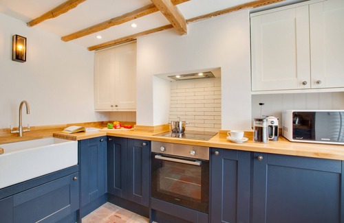 Holt House | Holly Cottage - Three Bedroom House, Sleeps 6