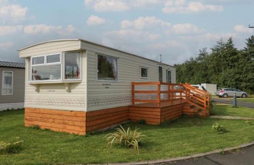 Denny House | Holly
