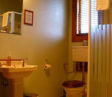 Franz Josef Glacier Bed & Breakfast | Holly Homestead B&B