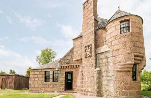 Banchory House | Holly Leaf Cottage - Drum Castle Estate