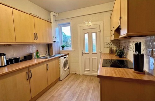 Clydebank Apartment | Holly street house with Separate Entrance, on the Edge of Glasgown