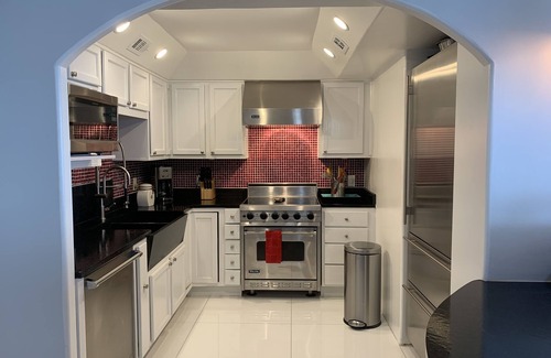 Hollywood Lakes Condo | HOLLYWOOD BEACH FLORIDA Snow birds paradise ,STEPS TO THE BEACH, FREE PARKING