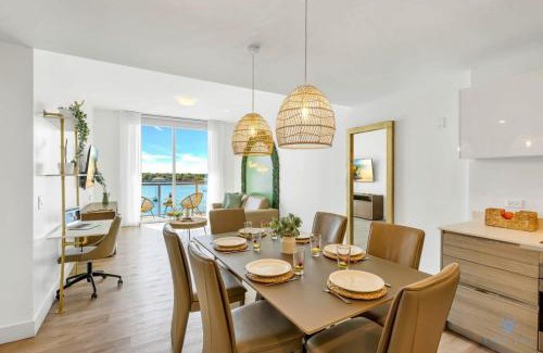 Hollywood Apartment | Hollywood Beach - Front Bay View - Amazing Pool