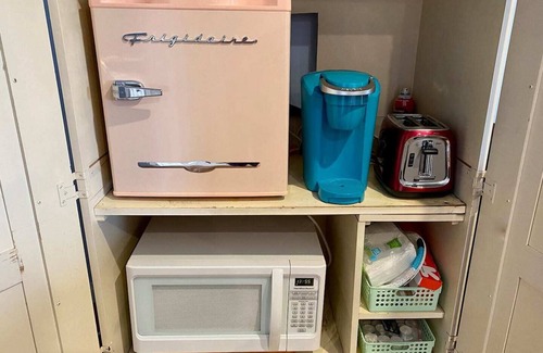North Hollywood Cottage | Hollywood Hideaway: Cozy Guesthouse Near Universal Studios
