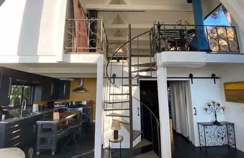 Hollywood Hills West Villa | Hollywood Hills Zen Villa ~Jetliner Views, Hot Tub