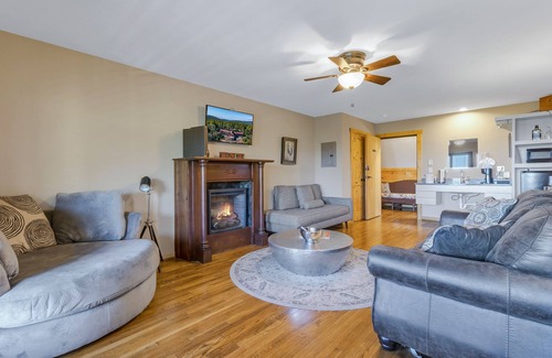 Stanardsville House | Hollywood Suite - Rm. 204