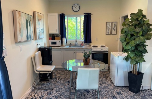 Hollywood Apartment | Hollywood top rated apartment with roof deck in prime location