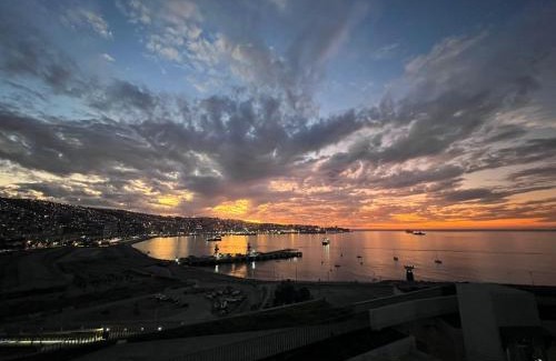 Valparaiso Apartment | HOM I Espectacular depto 2D2B para 4PAX frente al Mar 0302