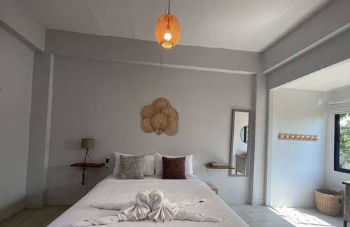 San Pa Thong Hotel | Home at Nine