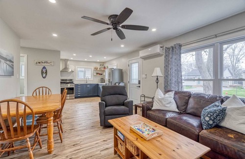 Wainfleet House | Home away from home by the lake - Cozy Cottage available for a small family.