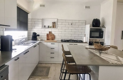 Tootgarook House | Home Away From Home - 5 minute walk to the beach