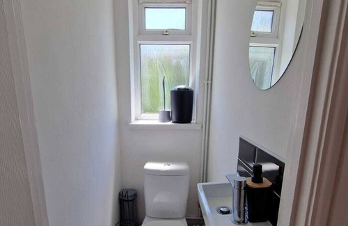 Plasnewydd House | Home Away From Home Close to Cardiff City Centre