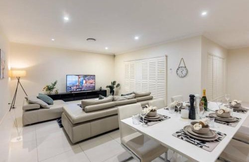 Rochedale House | Home away from home Grand Family Mansion