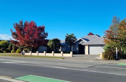 Rolleston House | Home away from home in Rolleston