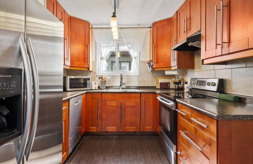 Southeast Calgary House | Home Away From Home » Pet Friendly » Work Space