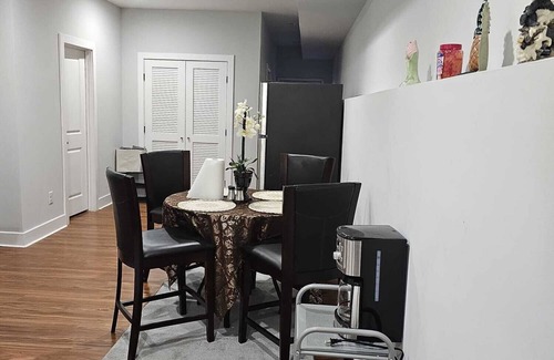 Capitol View House | HOME AWAY FROM HOME is here for you. Quiet and clean