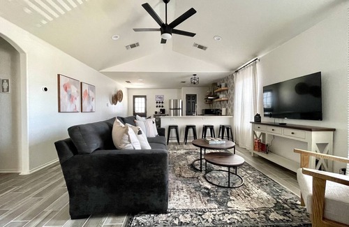 Southside House | Home Close to Lackland AFB 7min & SeaWorld