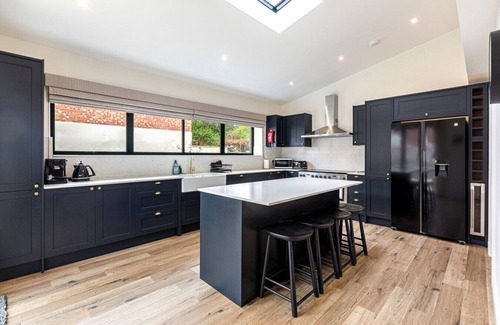 Cuddesdon House | Home farm barn - Pet friendly close to Oxford
