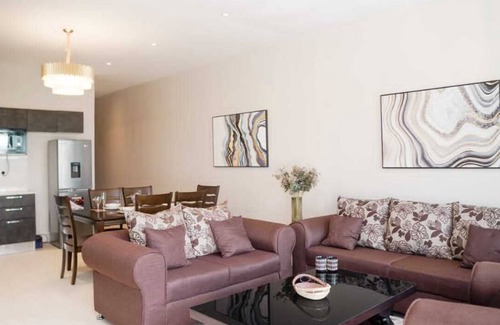 Kerr Serign Apartment | Home from Home Luxury Three Bedroom Apartments