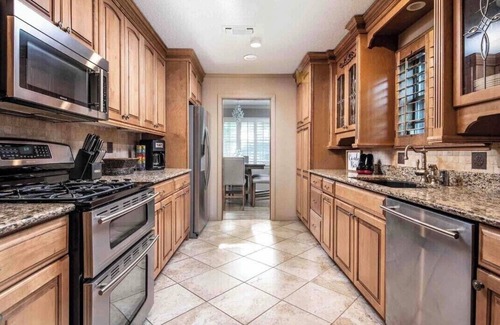 Paris House | Home + garage 4 BEDROOMS, 2.5 BATH, 2 king, 1 queen, 1 full