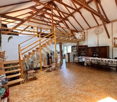 Veroce Apartment | Home of arts and creation, Erdei alkoto studio