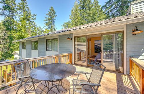 Hobart House | Home on More Than 1 Acre of Woods in Seattle Suburbs!
