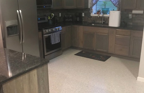 Gadsden House | Home on the Coosa Private with Great Sunsets