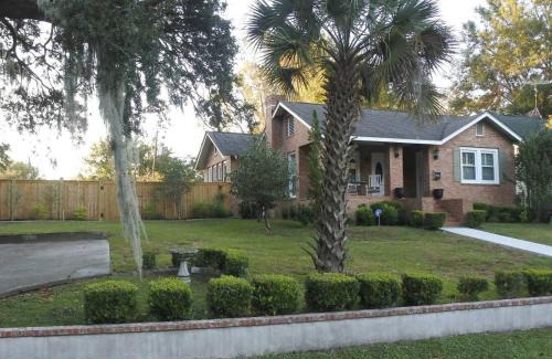 North Charleston House | Home On The Hill - Near EVERYTHING Charleston