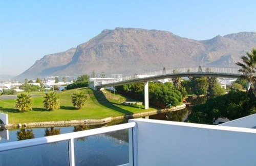 Marina da Gama House | Home on the waterway of the Marina da Gama