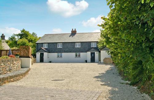 Helstone House | Home Park Farm Cottages B