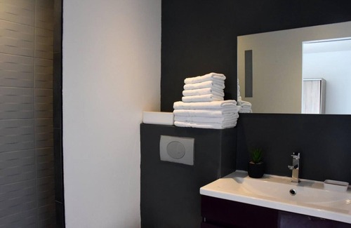 Langon Apartment | HOME PLACE