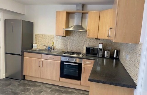 Manchester House | Home Sleeps5-Netflix-Parkg-Near City center/Etihad