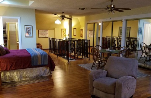 Paris Bed & Breakfast | Home Sweet Home Bed & Breakfast