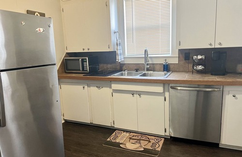 Paris House | Home Town Getaway - 2 bed 1 bath home - close to town!