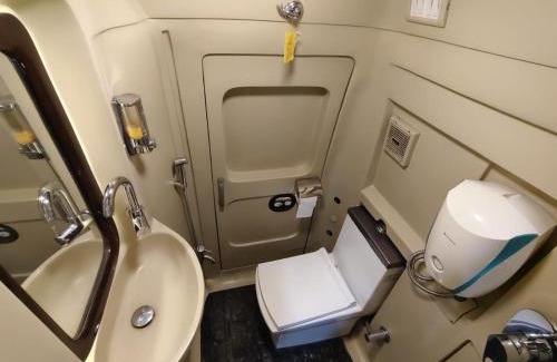 Gachibowli Boat Rental | Home van motocarvan