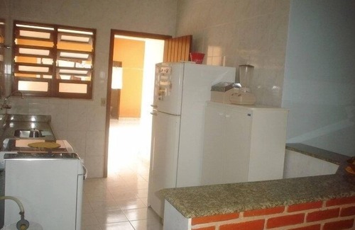 Jardim Imperador House | home w/pool w/3 bedrooms in Peruibe - en suite w/cable TV, WI-FI