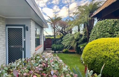 Rotorua House | Home with spa, sauna, garden in prime location