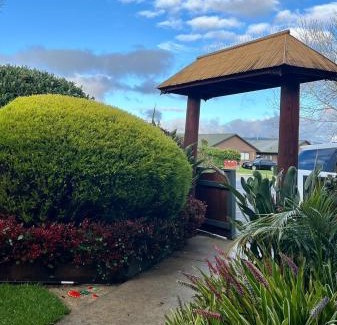 Rotorua House | Home with spa, sauna, garden in prime location