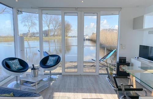 Nieuwpoort Boat Rental | Homeboat Glamping