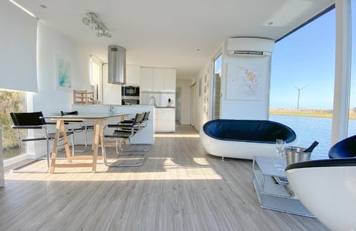 Nieuwpoort Boat Rental | Homeboat Glamping