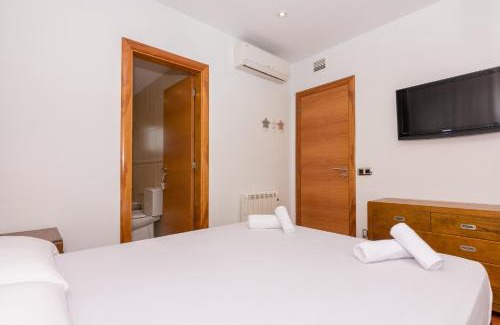 Santa Susanna Villa | HomeHolidaysRentals Electra